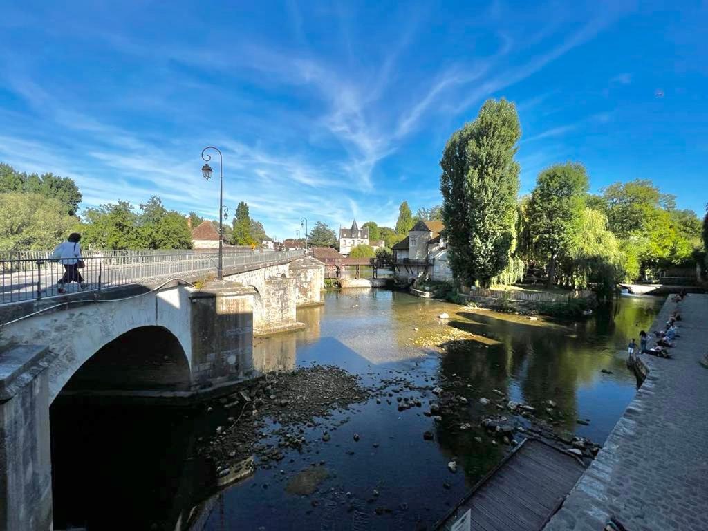 Les Pieds Dans L'Eau - Moret Centre ภายนอก รูปภาพ